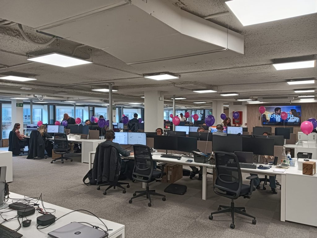 El equipo de Barcelona en la nueva oficina